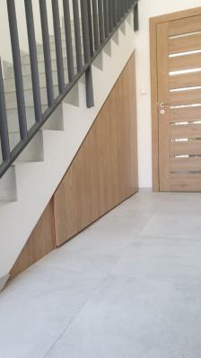 vestavěná skříň do zkosených prostor