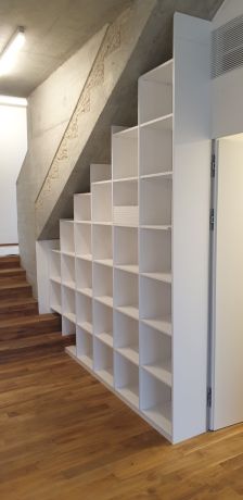 vestavěná skříň do zkosených prostor