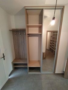 vestavěná skříň do předsíně